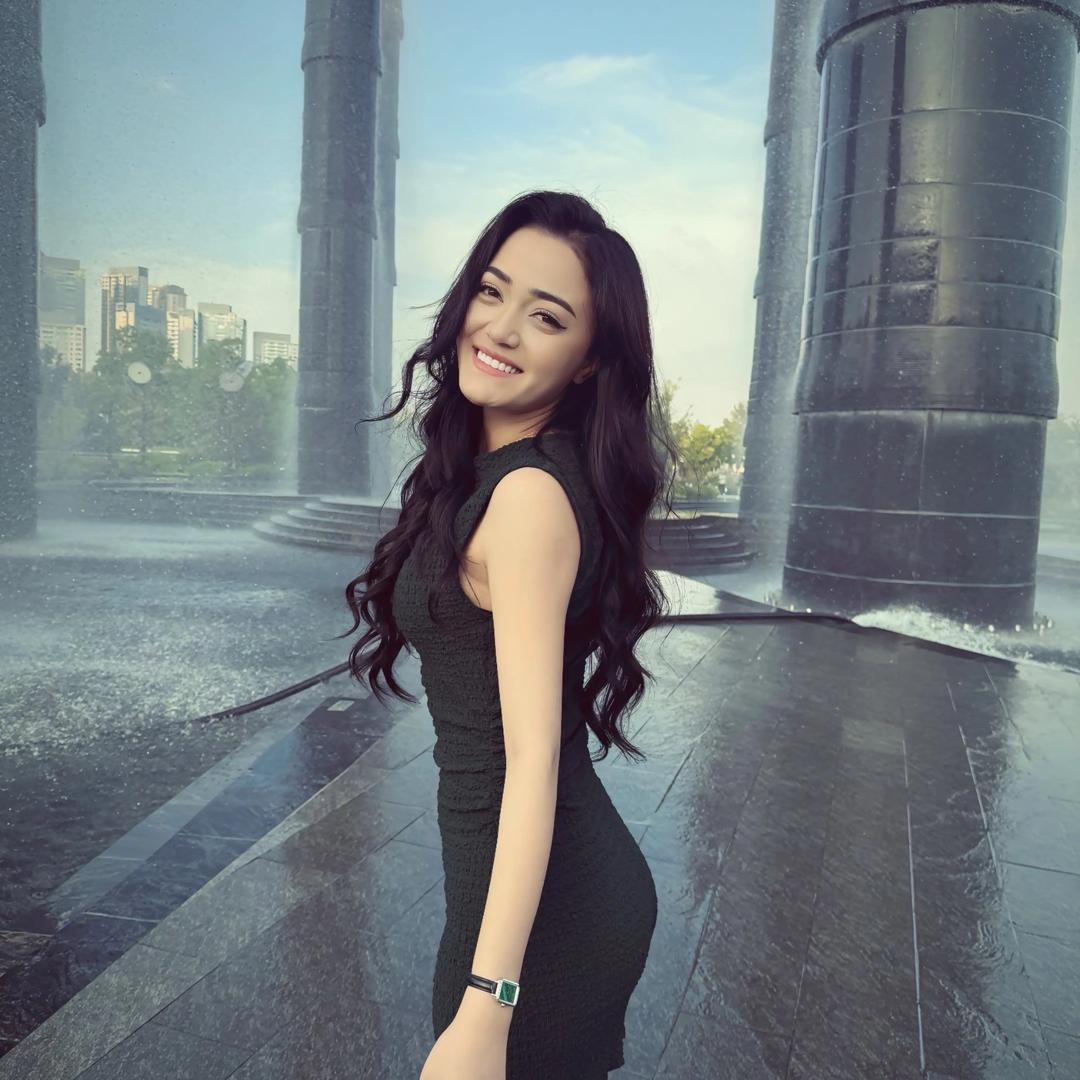 小玛丽.