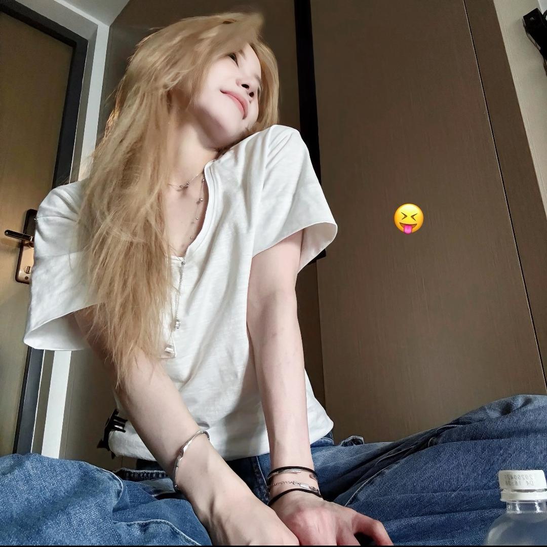 尾巴藏好了