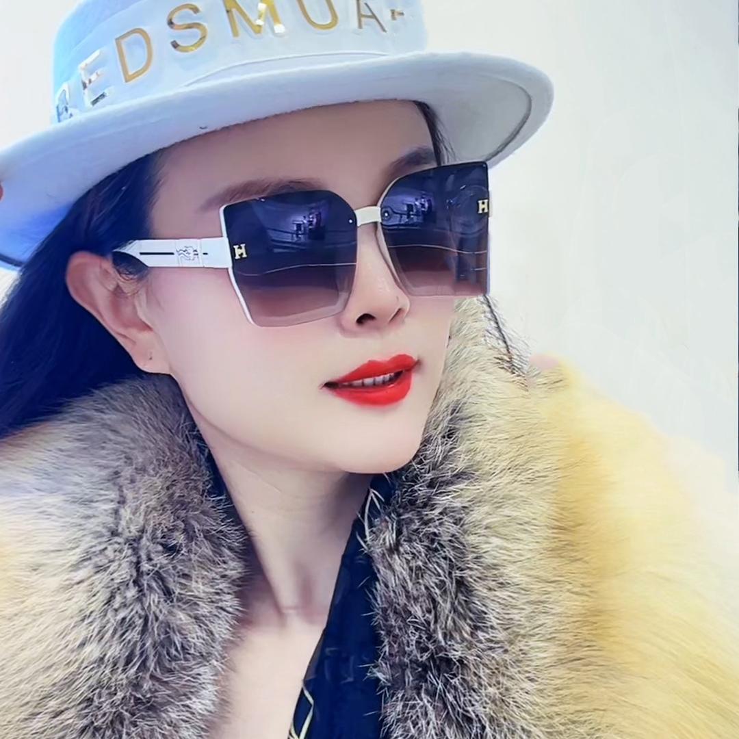 阿梅《服饰》
