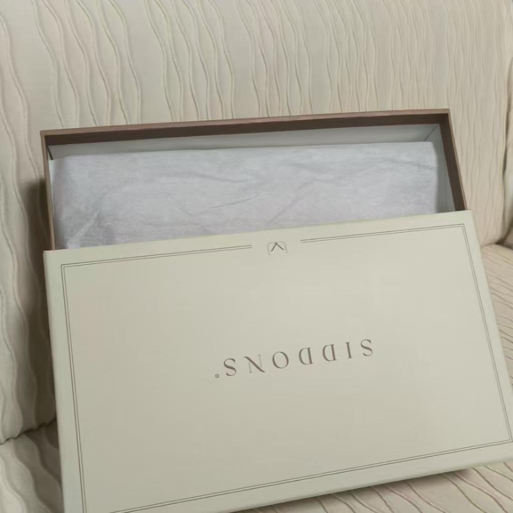 大连芙荣服装商贸有限公司