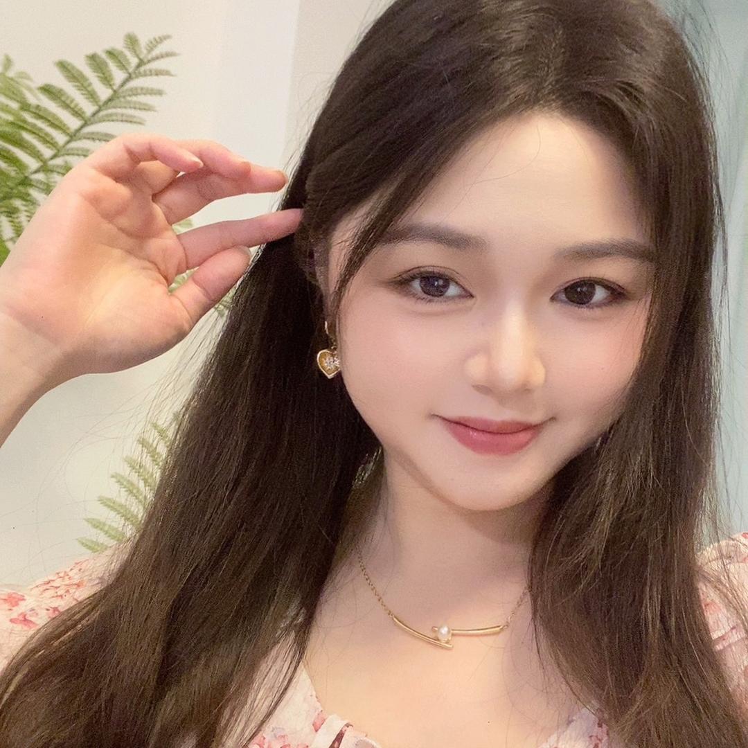 潘潘^不爱喝美式