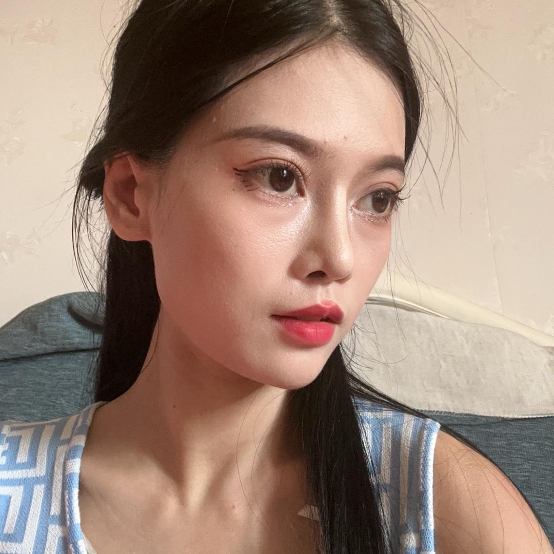 🫦. 娟娟爱拍照。《搞钱》