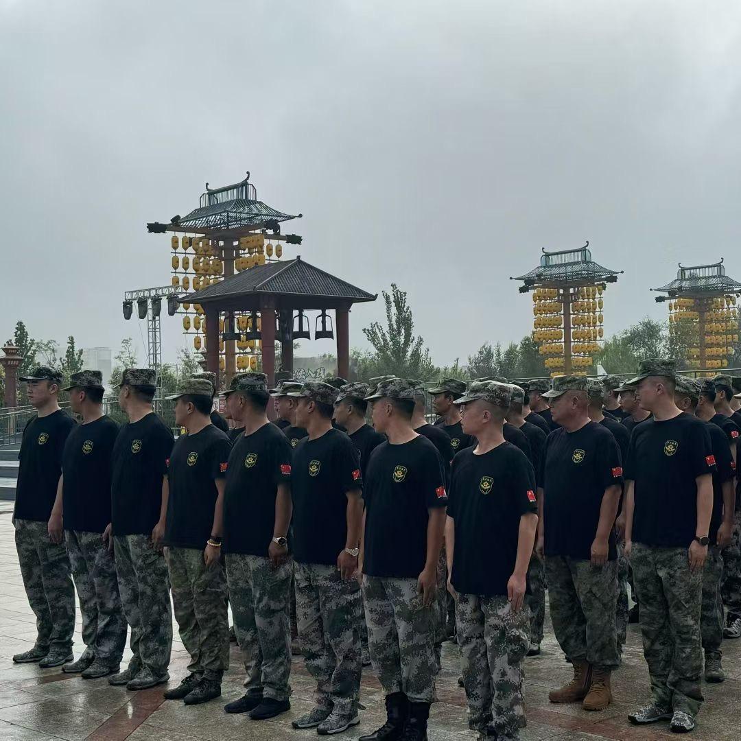 拓展培训杨教官