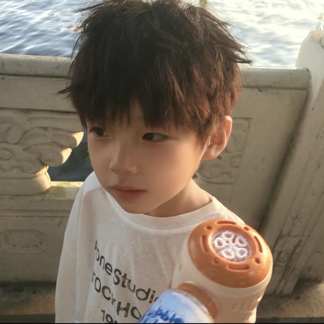 农村喂猪少爷