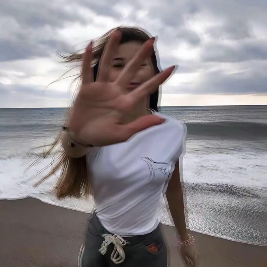 美女6泪