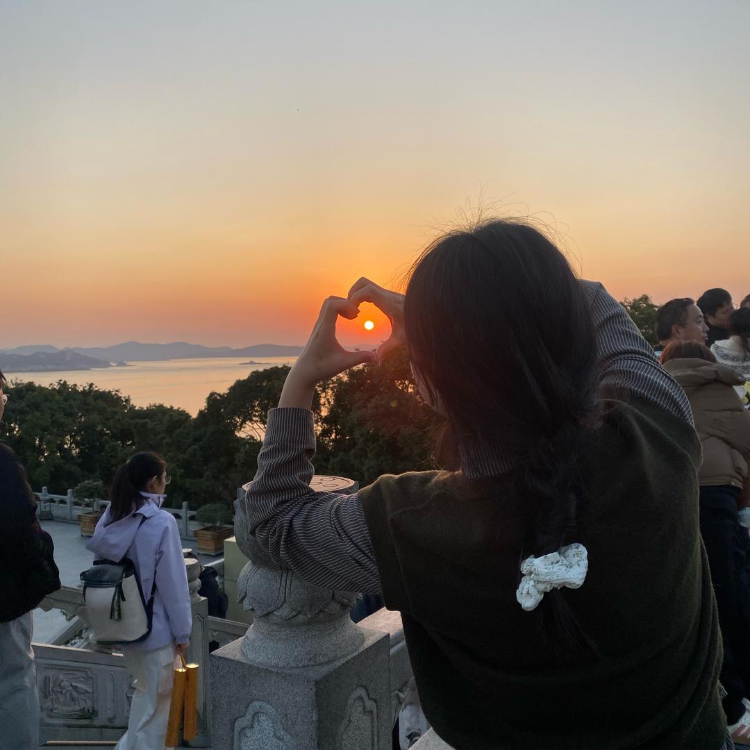 睡不醒吃不饱