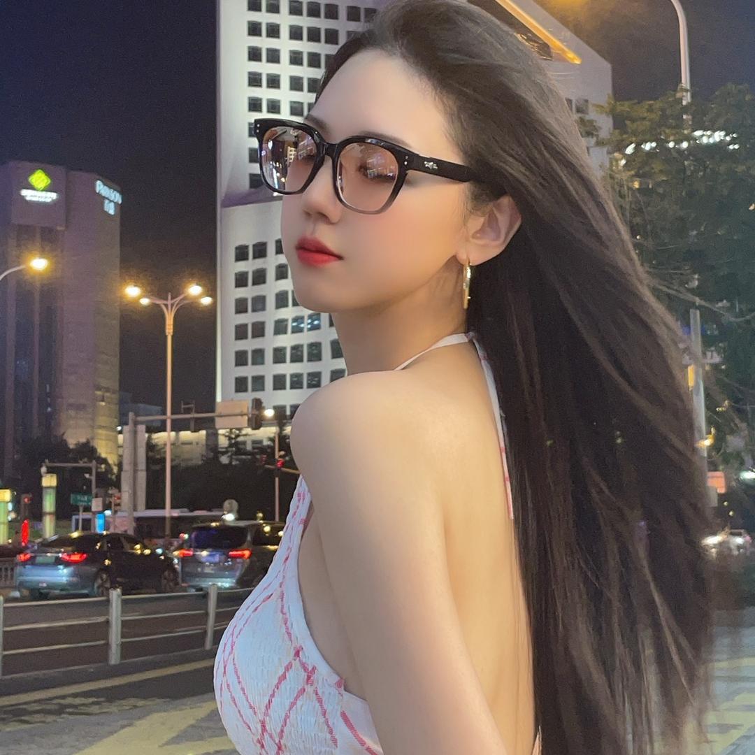 小小吕是美女