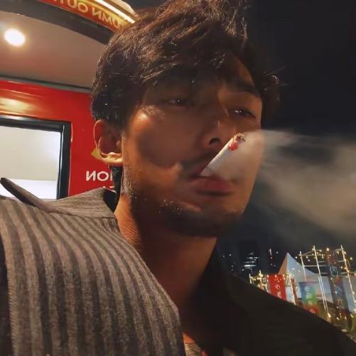 睡不醒的李小黑.🍂