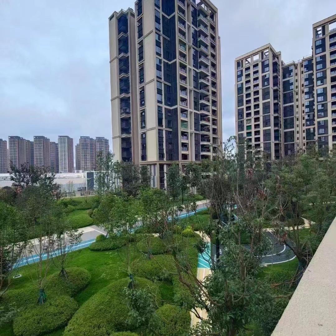 清镇鸿业盛行地产