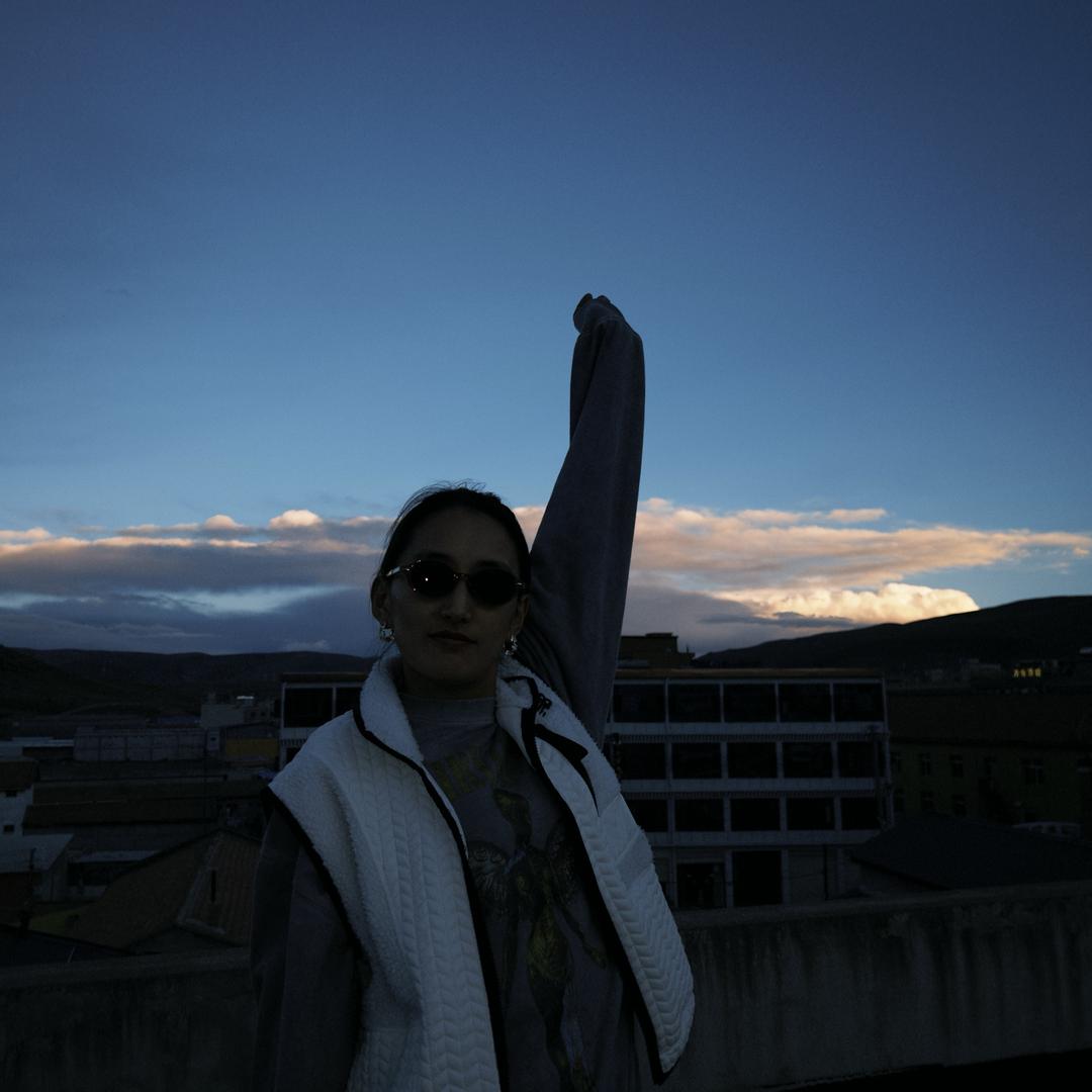 若若·格桑央卓