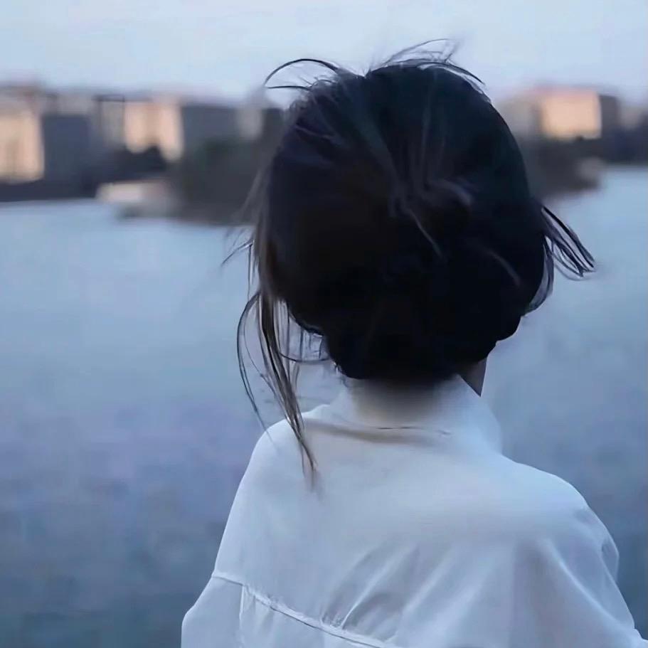 Lynn。