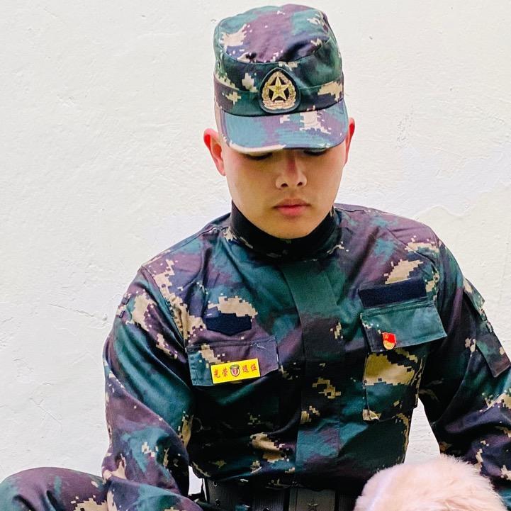兵哥哥训犬
