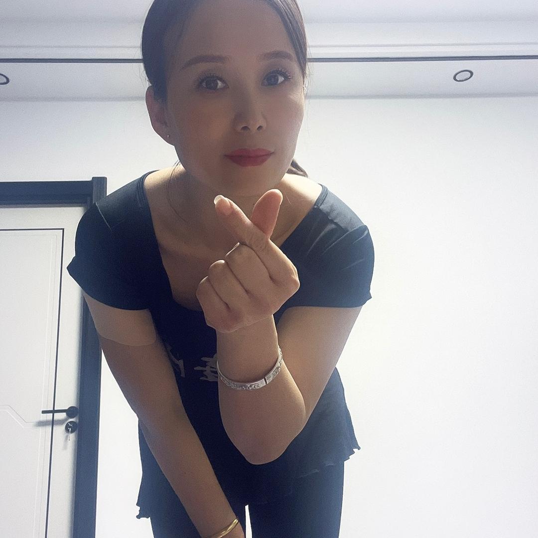 英子