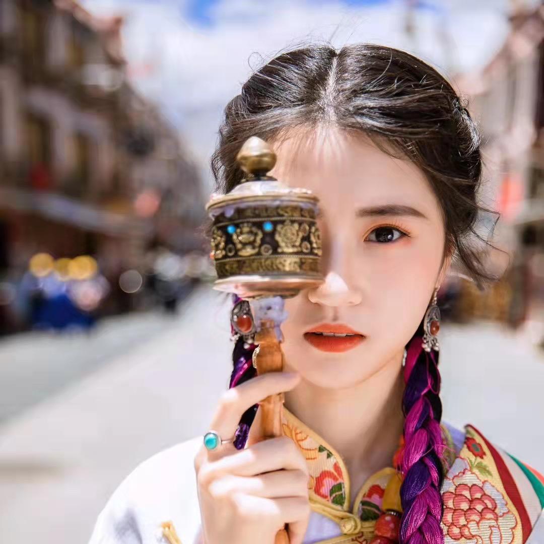 小晶在拉萨做摄影