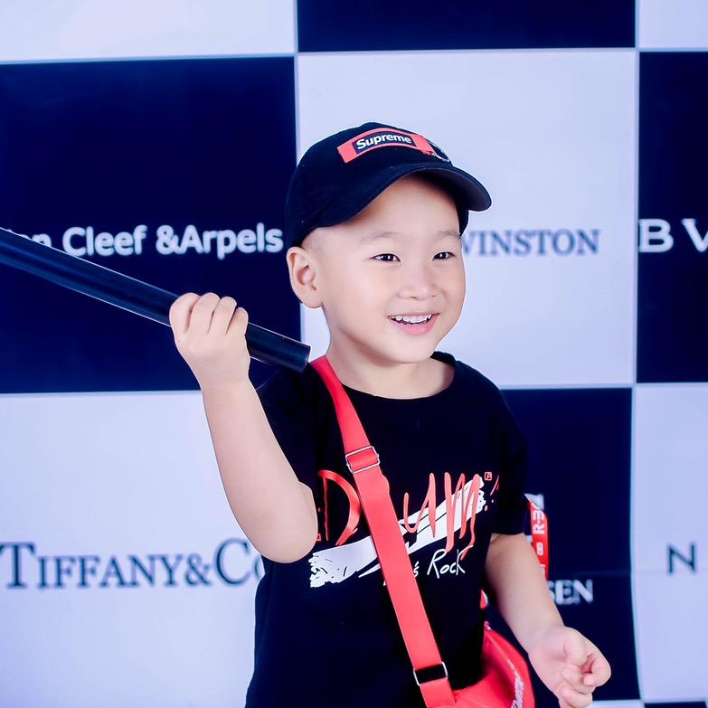 龙行天下(●°u°●) 」