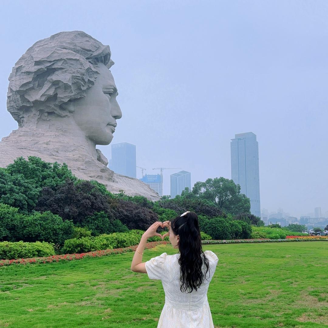 诗诗。