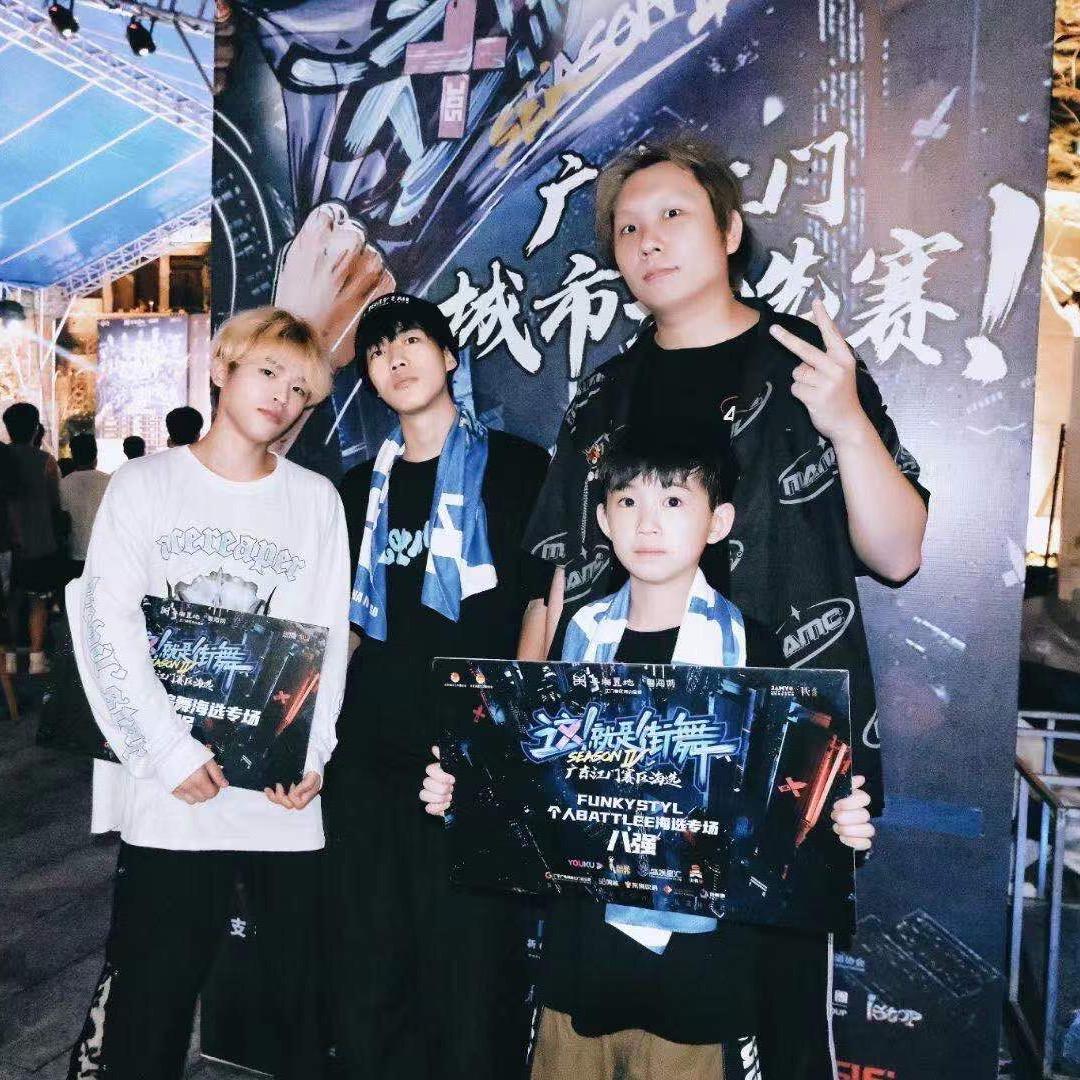 笑小少🦶六脚趾