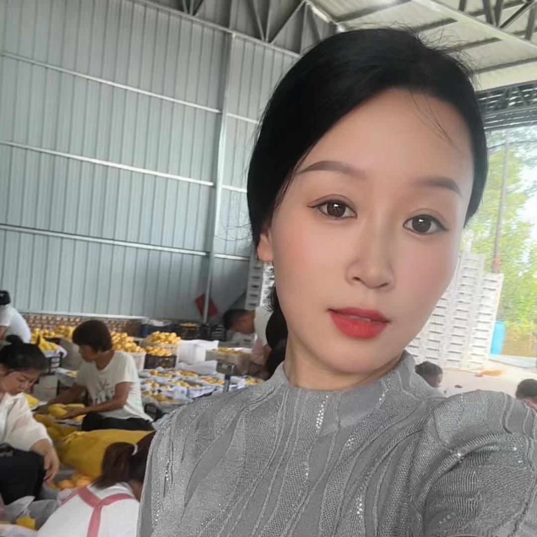 佳佳.