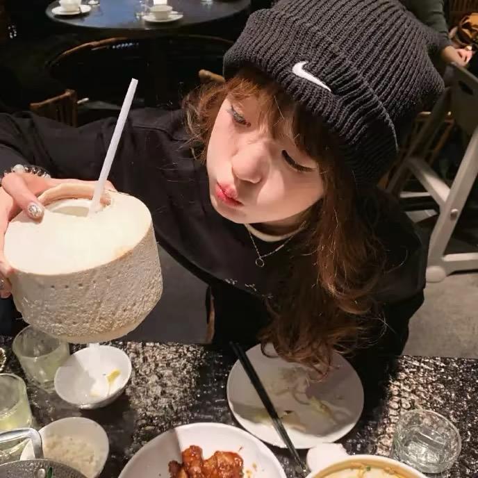 忧郁总裁骑老奶奶过红绿灯被罚款