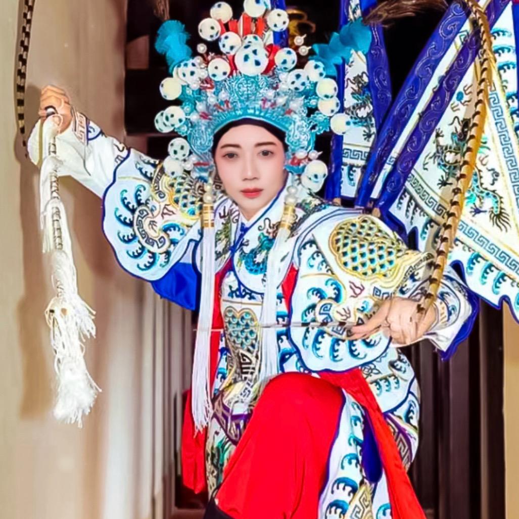饿瘦的荒唐靖