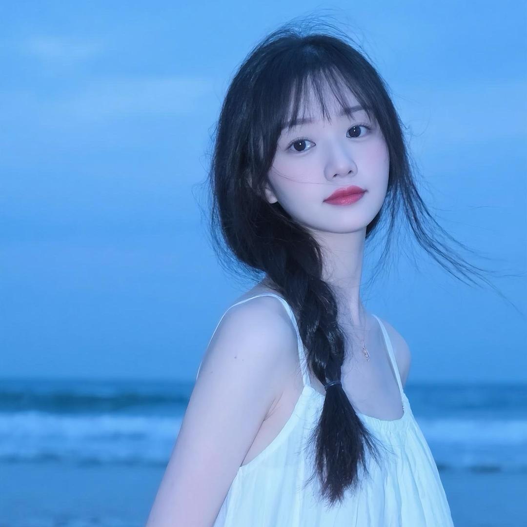 爱笑的婷菇凉