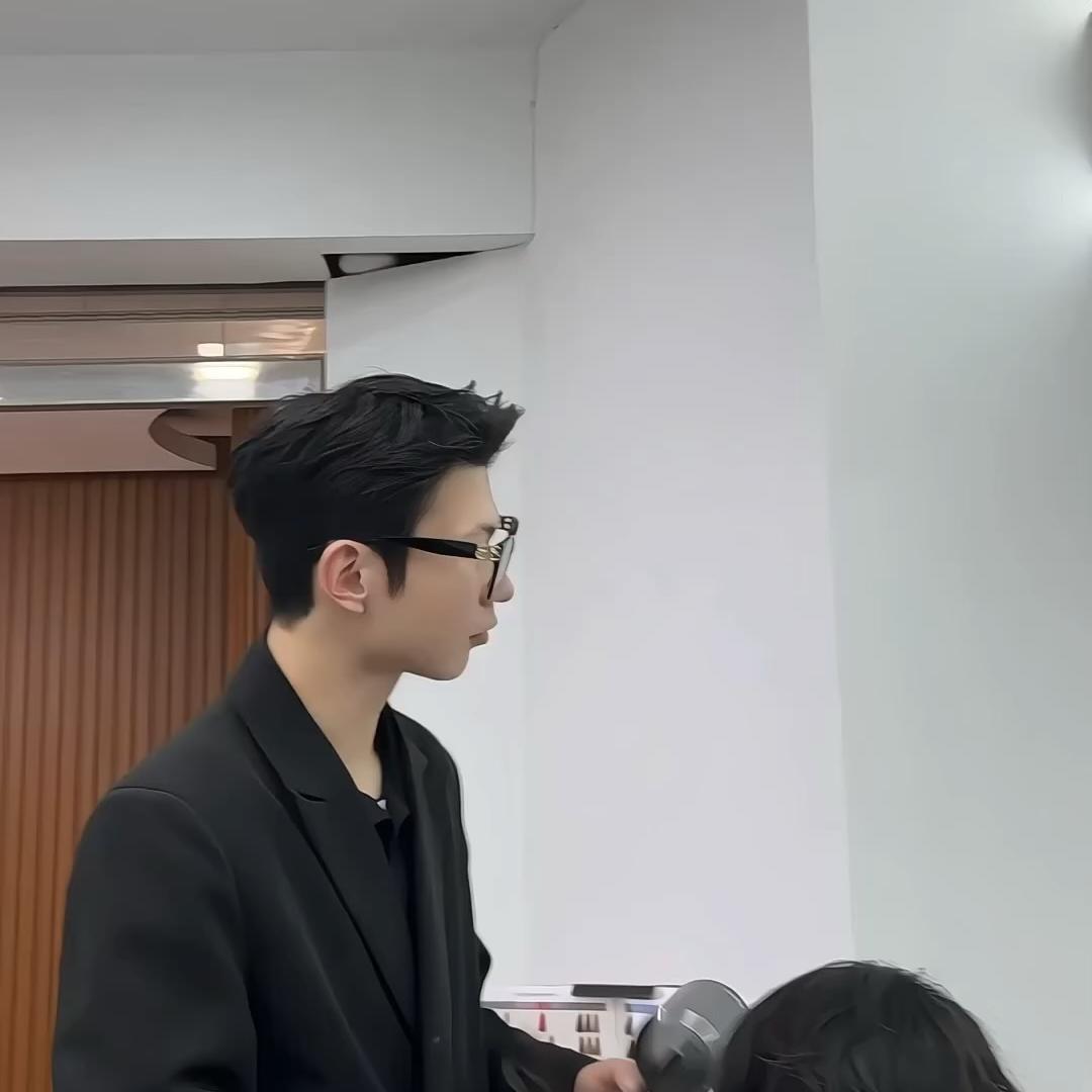 一洋发型设计