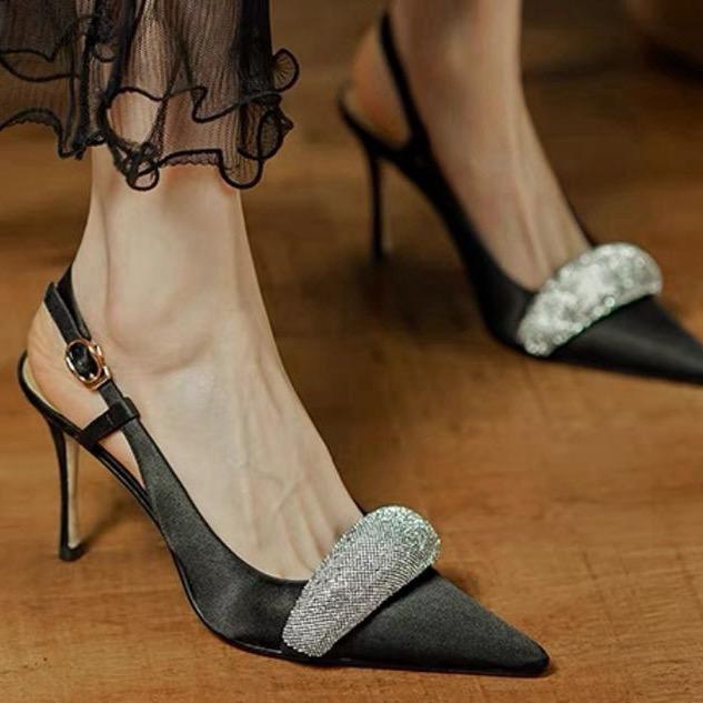 招财鞋业（高贵靴子号）