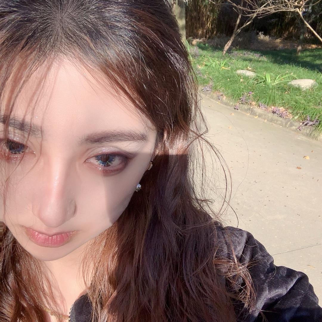 你的英语是美术老师教的