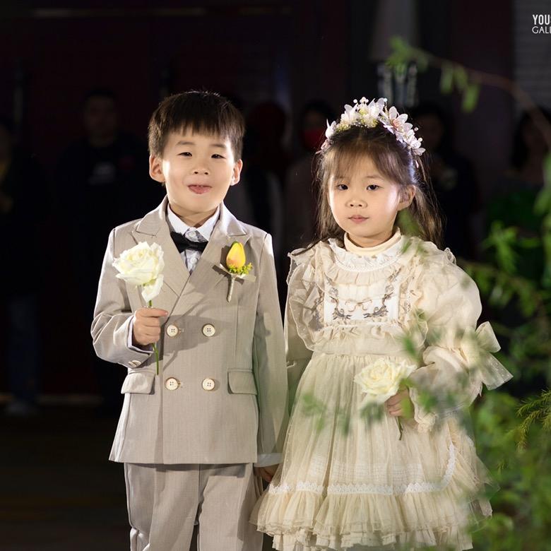 两只小熊有点萌