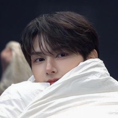 文俊尼背后的女人