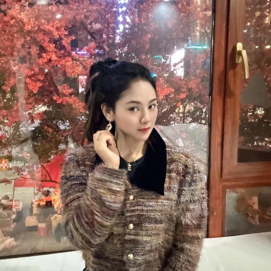丙火老少女 谢芮宁