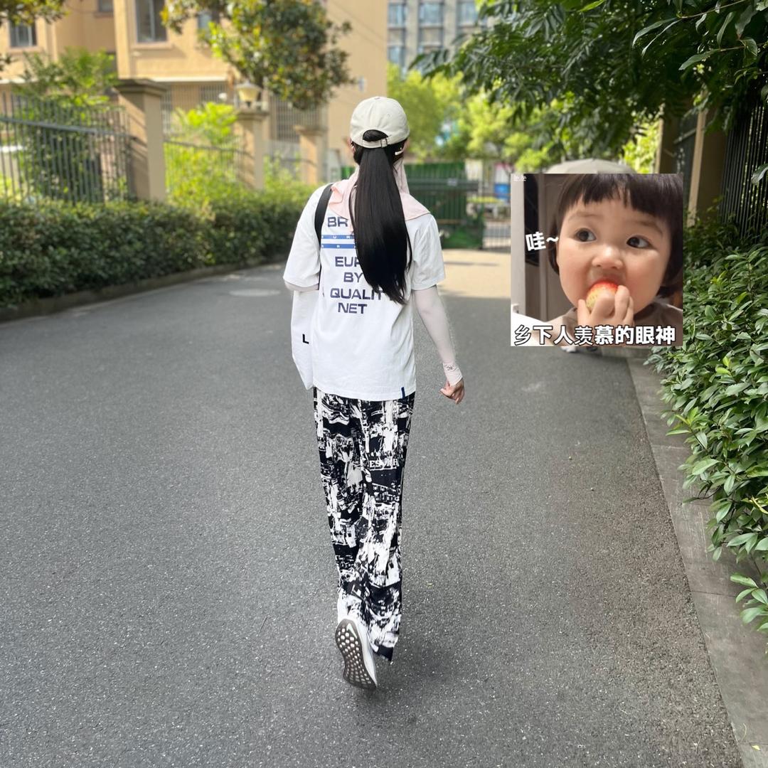 👨‍👩‍👧‍👧