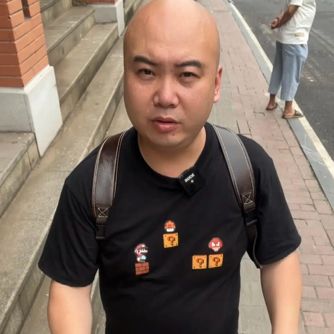 小飞哥饿了（你的关注是我前进的动力）