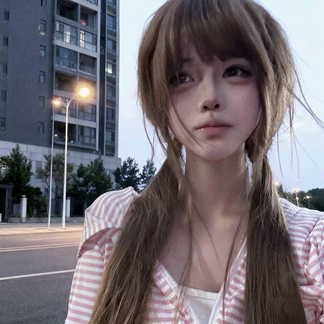 她也很可爱.