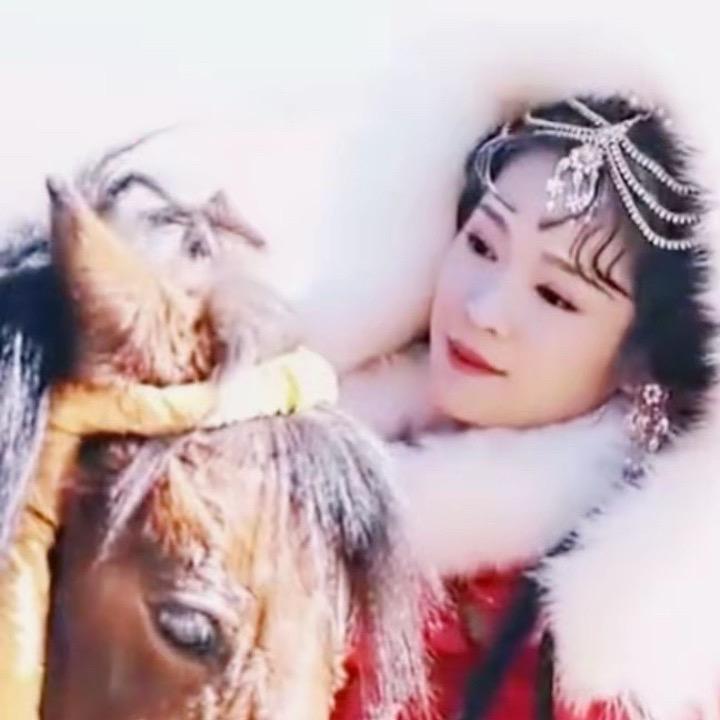 山谷🦢红妆
