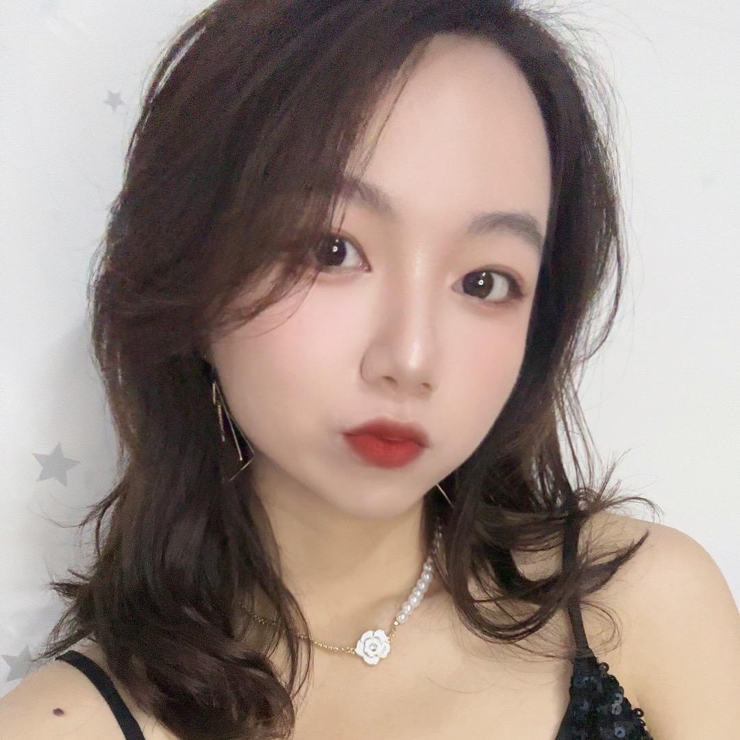臭美的邓紫琴
