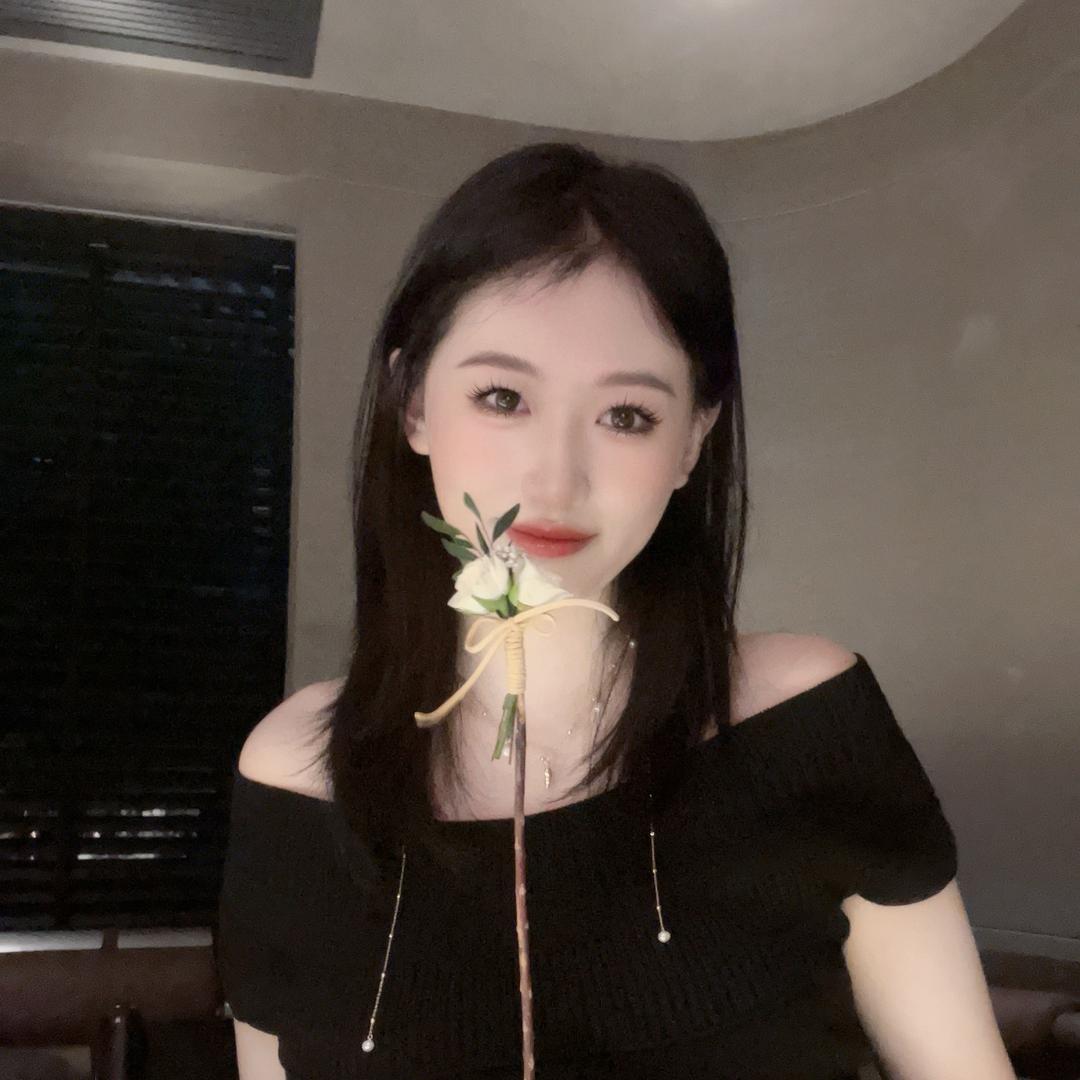 叮叮爱臭美