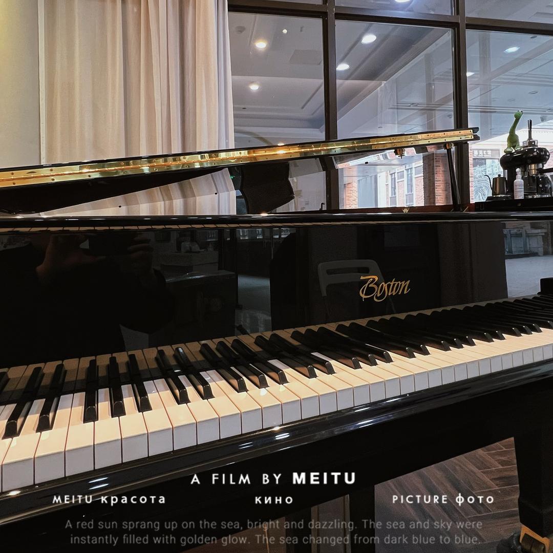 弹钢琴的侯老师