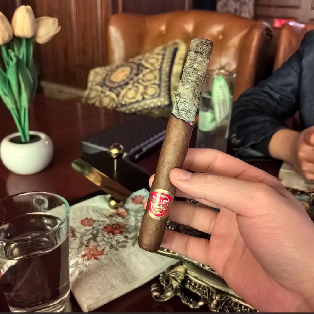 小花撩茄(🉑到富)