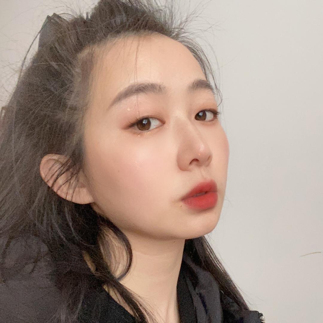 李拜依