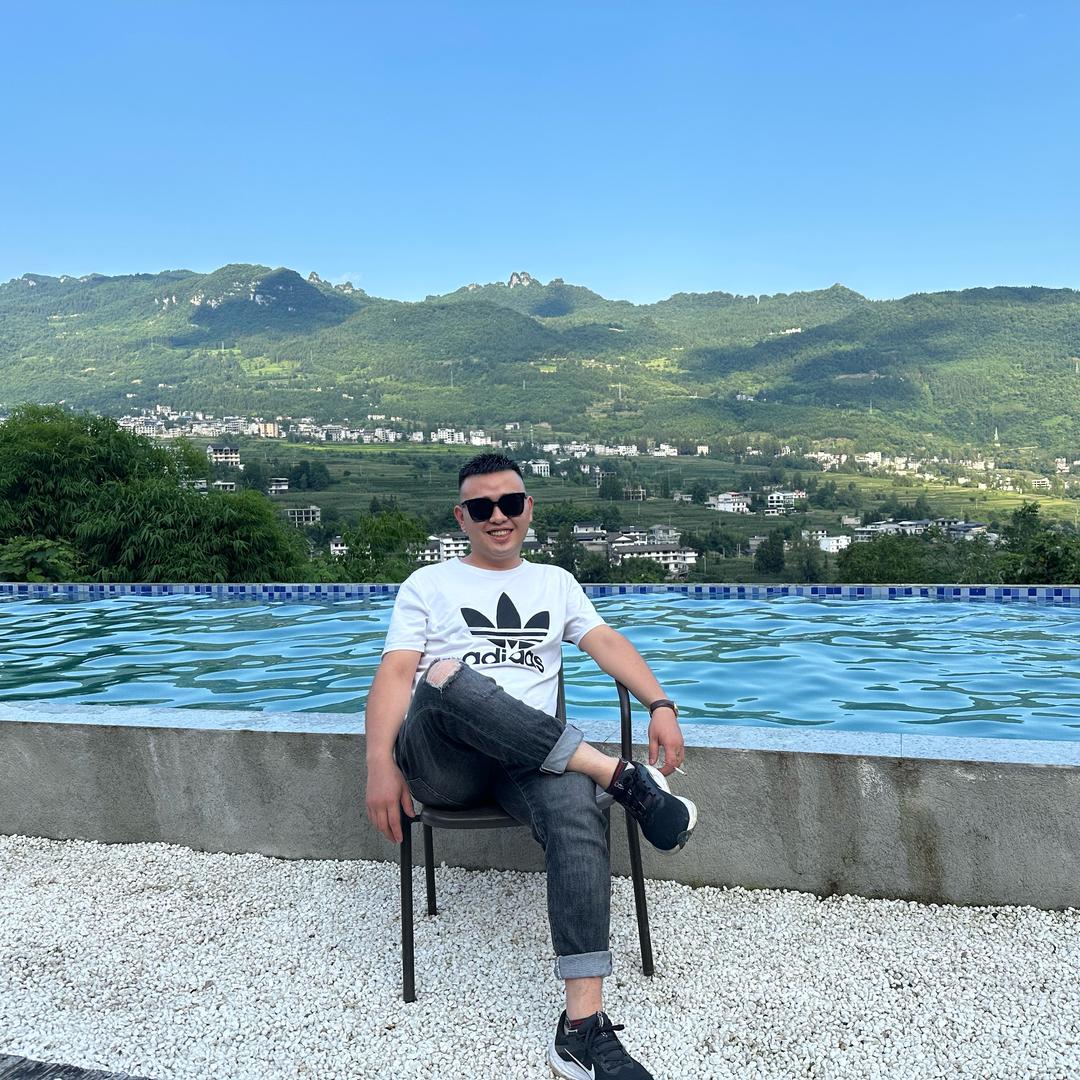 @🦁何公子《砥砺前行》