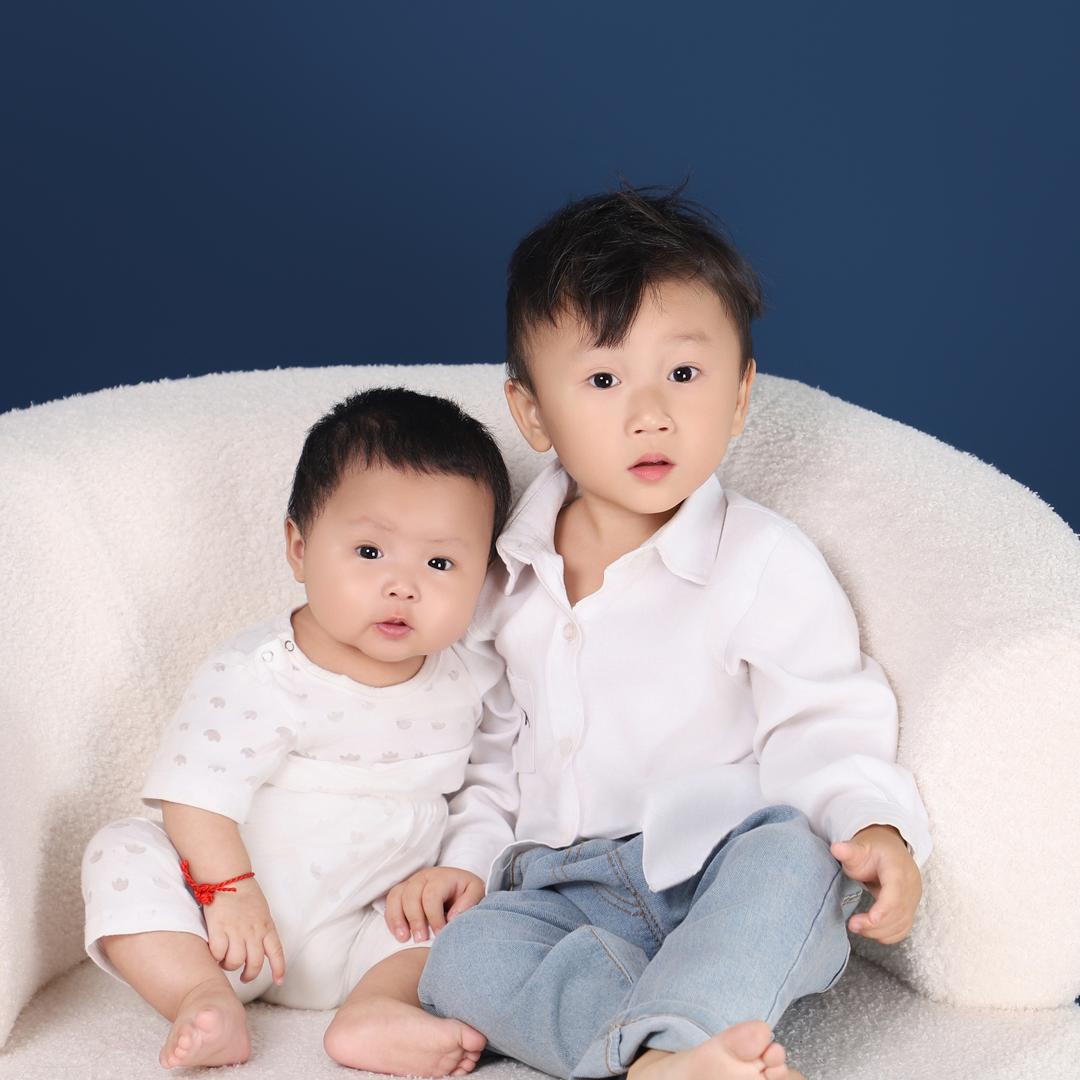 陈陈.