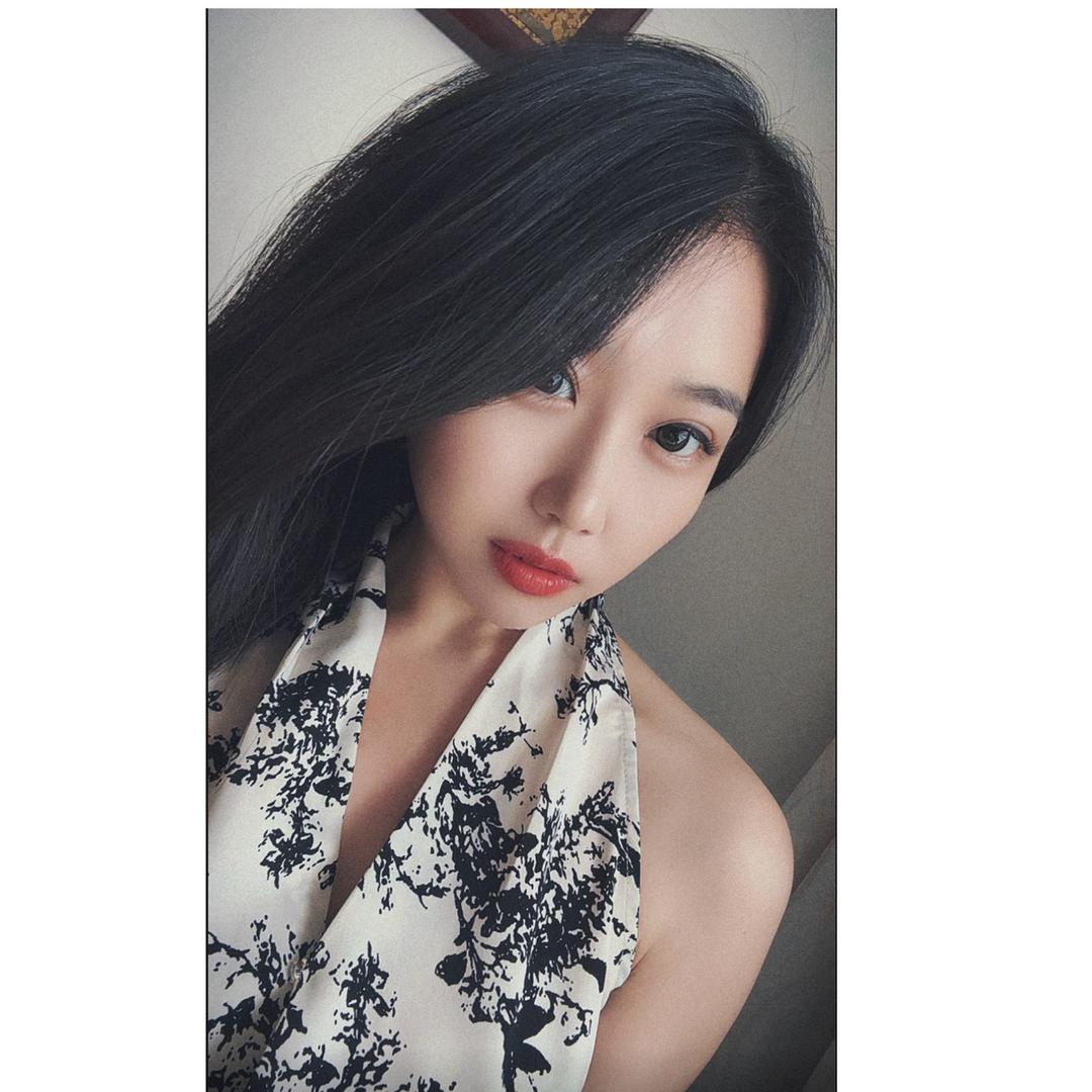 一个叫悠悠的女孩。