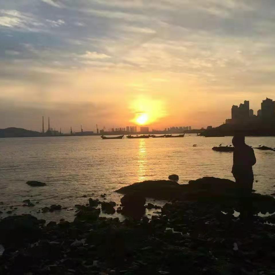 碎嘴的中年。