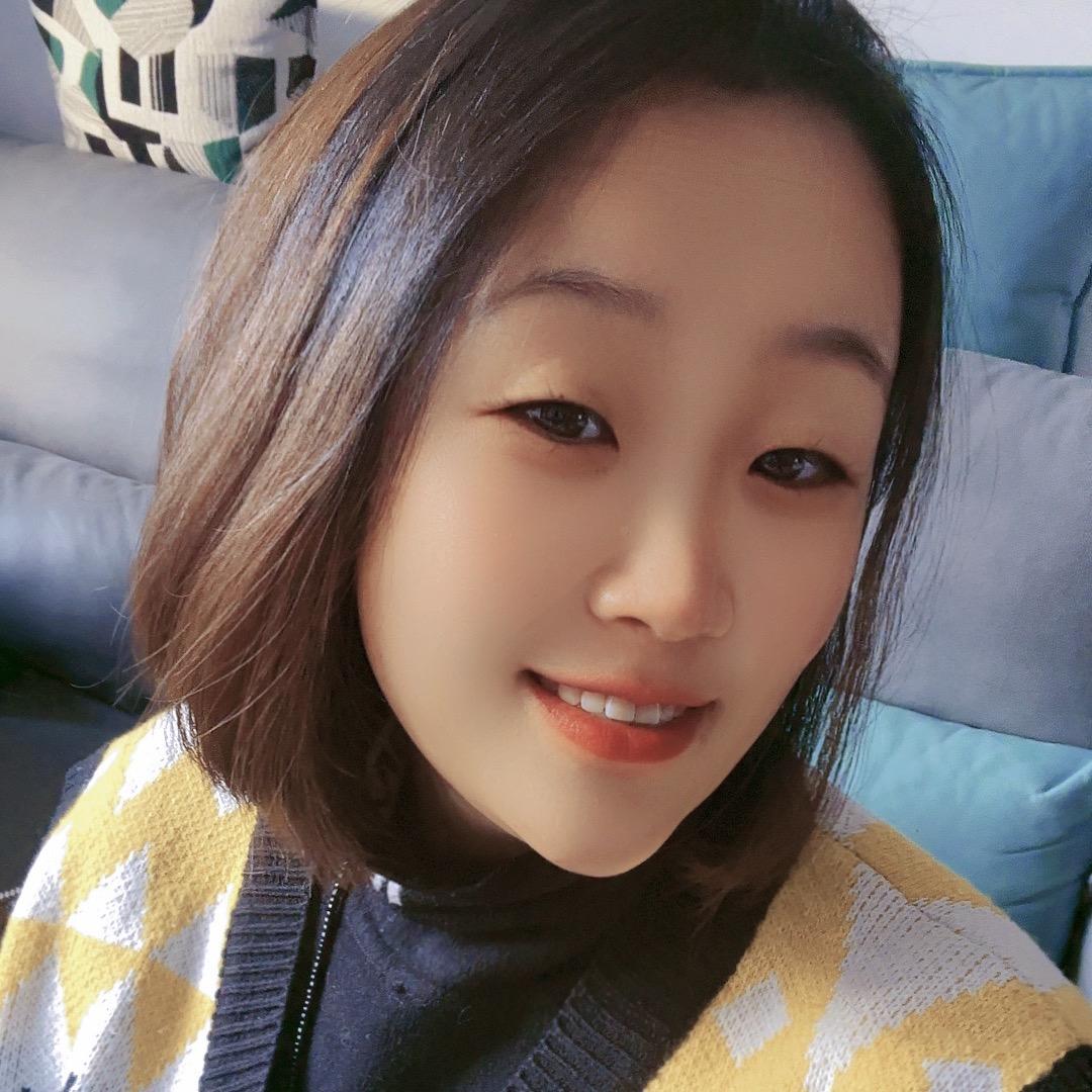 我只笑笑不说话