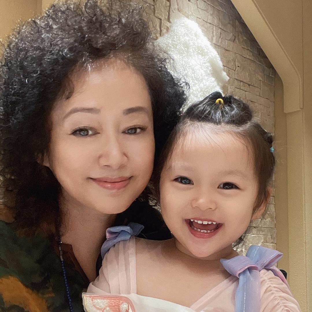 郭伟（馨宝姥姥）