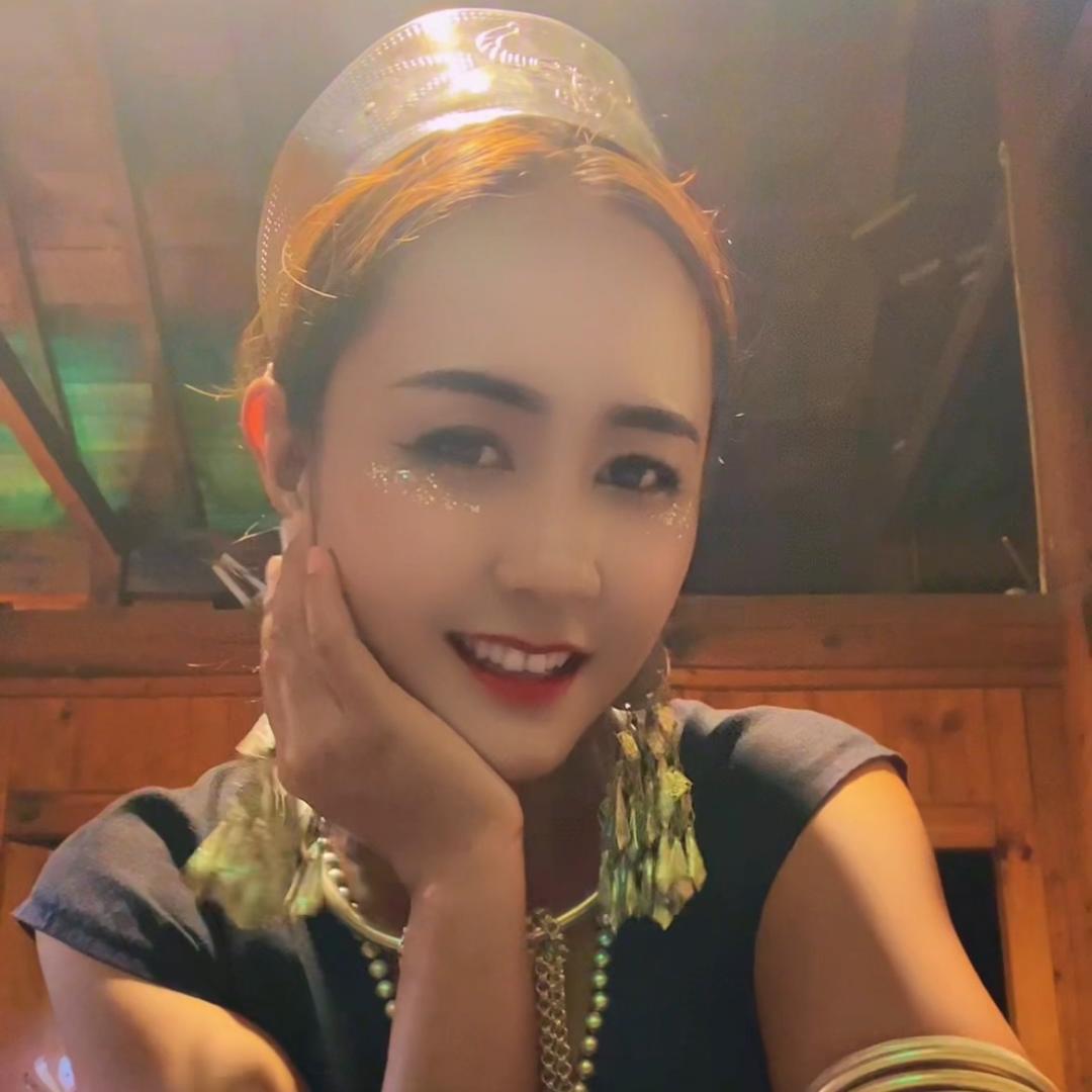 佤族小石头