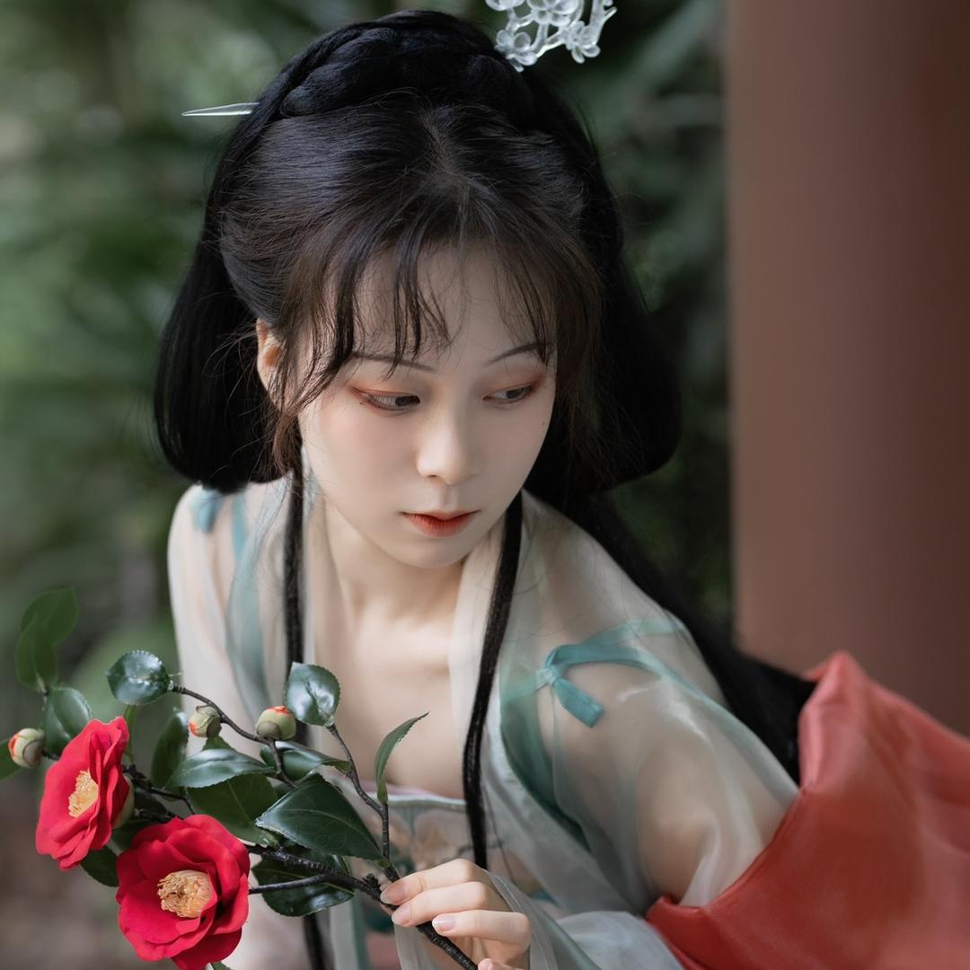 奶糖味的绾艺