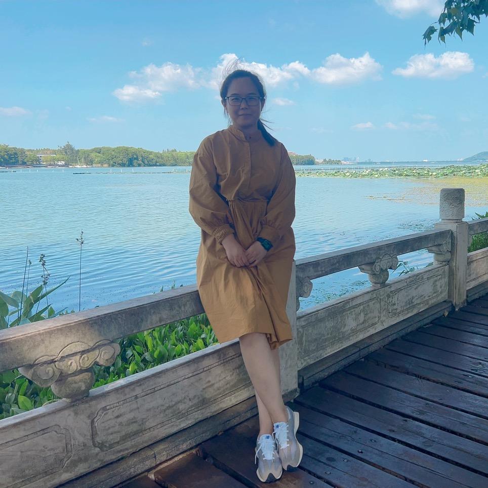 石家庄先天下宝姿  洁子