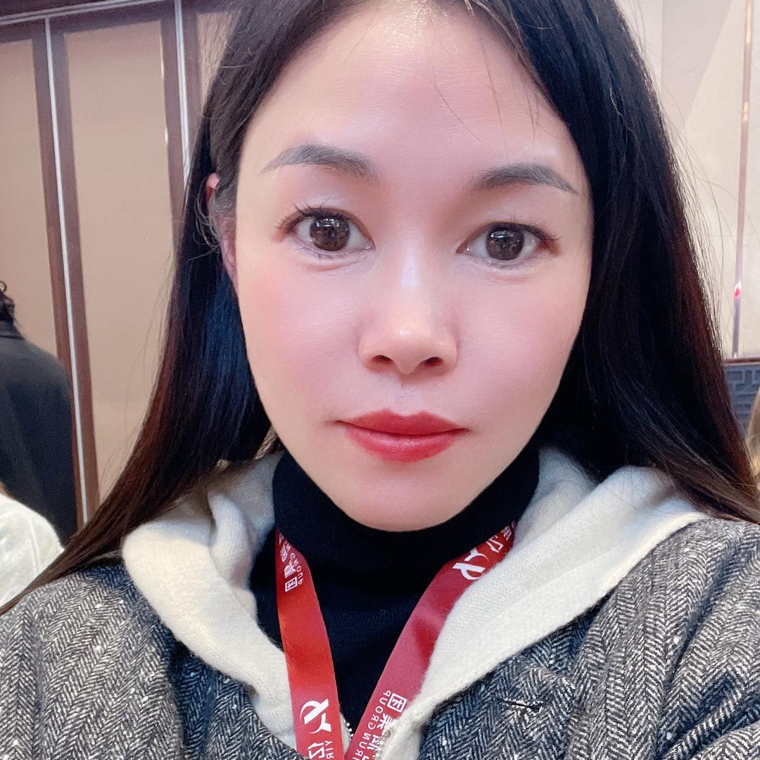 燕颜科技美肤中心”｝